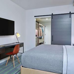 Deluxe King Room City view Hearing Accessible